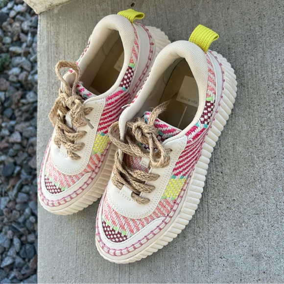 Dolce Vita Women’s Daran Wedge Sneaker - Picture 14 of 14